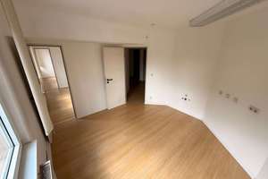 Attraktive 9-Zimmer-Wohnung mit Einbauküche in zentraler Lage von Gelsenkirchen – Fürstinnenstraße 32, 45883 Feldmark, Gelsenkirchen – Vorschaubild 12