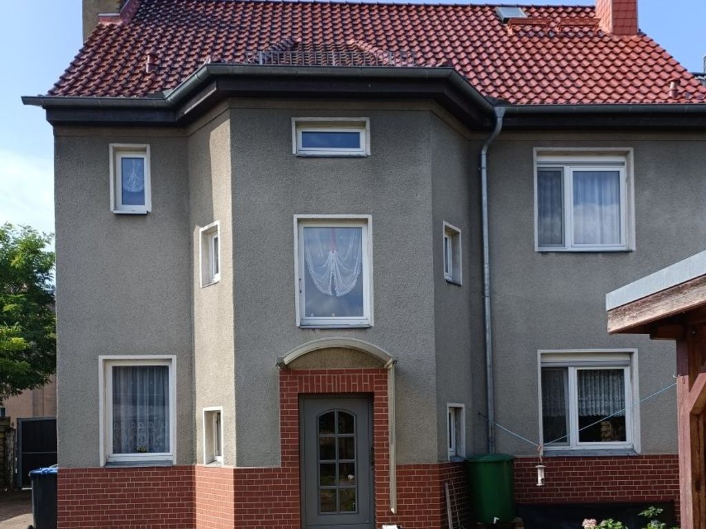 Doppelhaushälfte in Wittenberg mit Garage und kleinem Garten