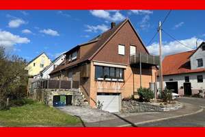 Großes Haus mit 3 Wohneinheiten - hier findet jeder seinen Platz! – Die vollständige Adresse der Immobilie erhältst du vom Anbieter., 74343 Sachsenheim – Vorschaubild 1