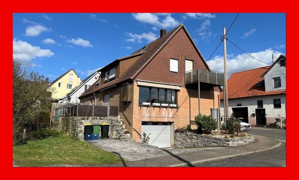 Immobilie in Sachsenheim - Großes Haus mit 3 Wohneinheiten - hier findet jeder seinen Platz! - Bild 0