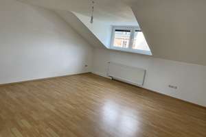 Ab sofort bezugsfrei –  Dachgeschosswohnung in beliebter Lage der Mainzer Neustadt. – Adam-Karillion-Straße 00, 55118 Neustadt, Mainz – Vorschaubild 2
