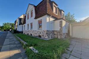 Stilvoll saniertes Mehrfamilienhaus und Ausbaupotenzial in Bielefeld