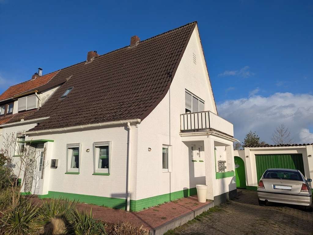 Immobilie in Bassum - Schöne Doppelhaushälfte auf großem Grundstück! - Bild 0