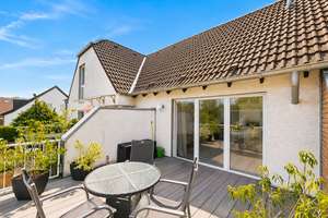 Provisionsfrei: Dachgeschoss-Maisonette mit großer Dachterrasse und Einzelgarage