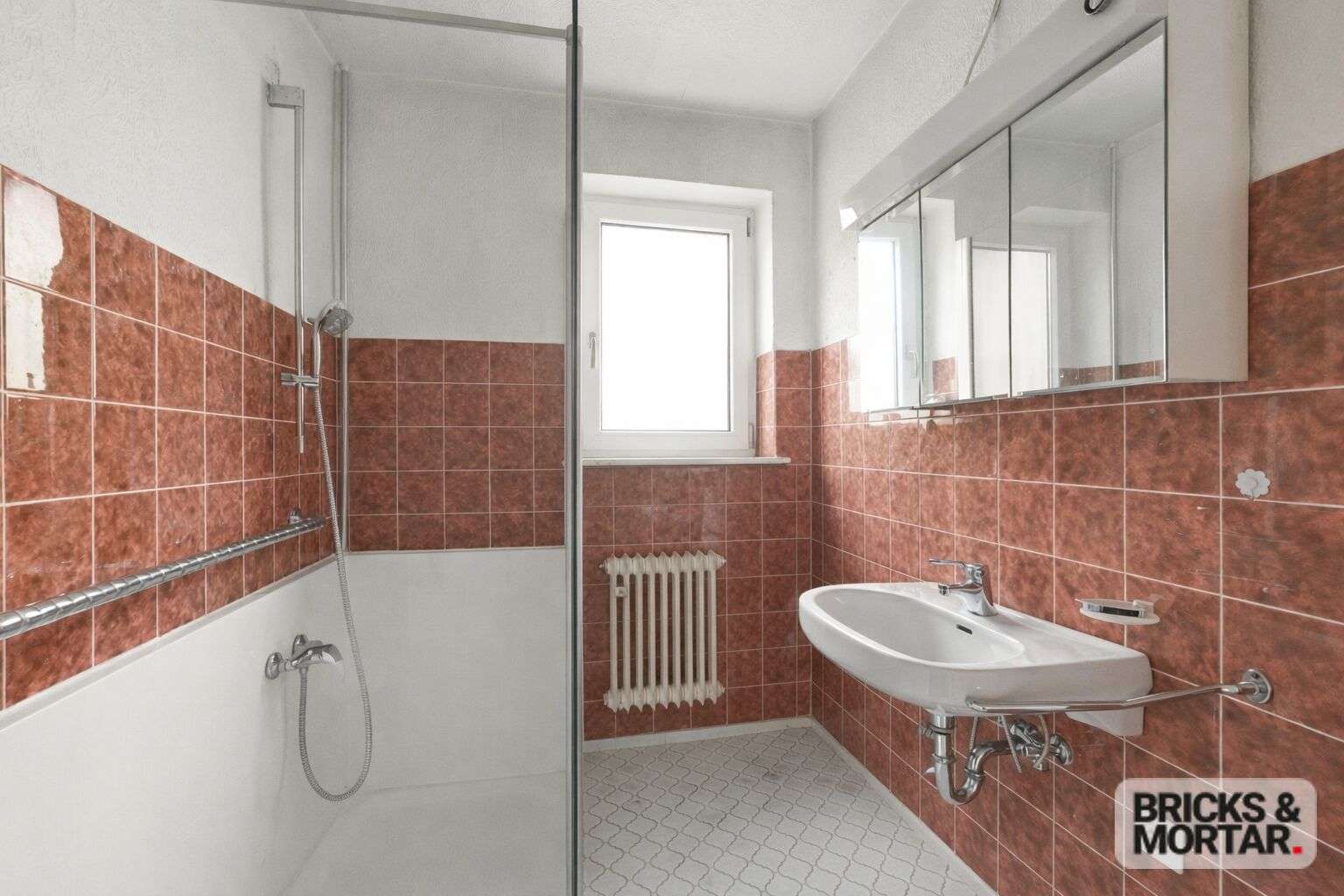 Immobilie in Zusmarshausen - Ortsrandlage - Renovierungsbd.  Ein-, Zweifamilien- oder Mehrgenerationenhaus mit großem Grundstück - Bild 3