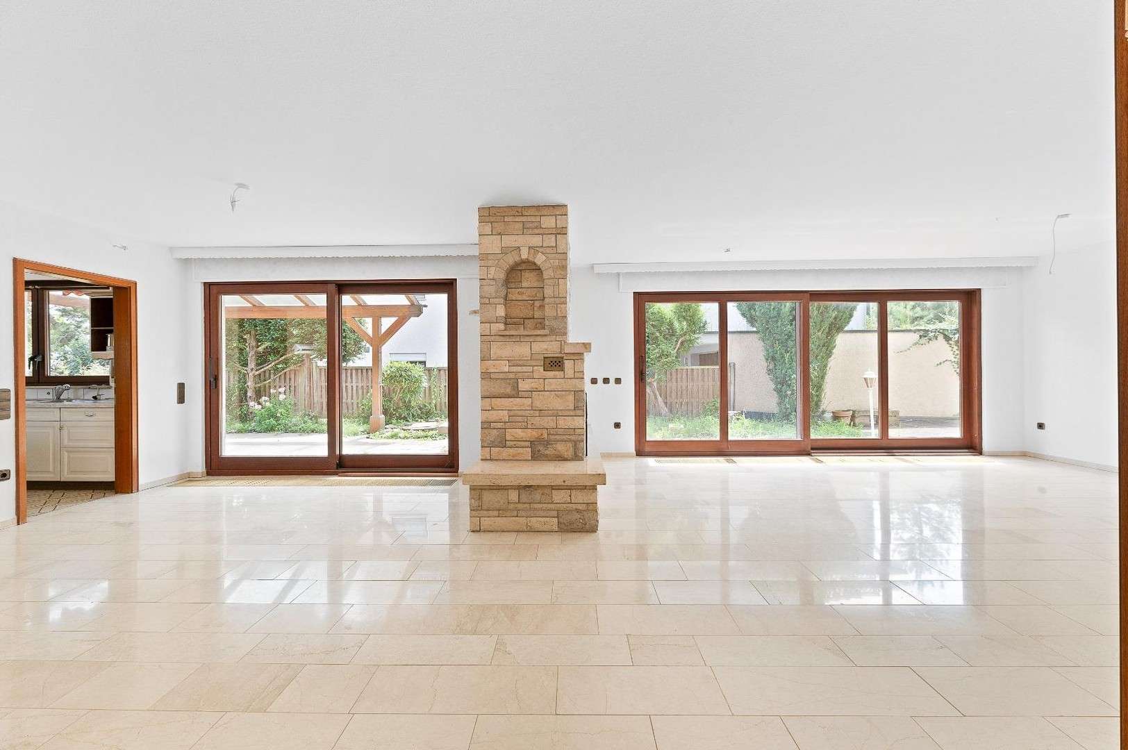 Immobilie in Bönnigheim - Repräsentatives 2-Familienhaus mit Ausbaupotential in begehrter Wohnlage - Bild 8