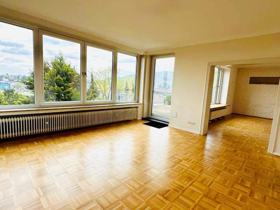 Wohn- Esszimmer und Südterasse