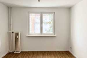 komplett SANIERT + sofort FREI + 2,5 Zimmer-Wohnung + EBK + Süd-Loggia in Lankwitz + Fensterbad – Berlin – Vorschaubild 9