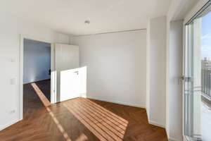 Sehr helle Dachgeschosswohn ung mit Terrasse und einer Süd-West-Ost Aussrichtung! – Moissistraße 31, 12489 Adlershof, Berlin – Vorschaubild 6