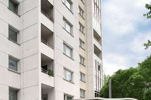 Wohnen mit Weitblick: 1-Zimmer-Wohnung mit Balkon sucht Sie! – Sonnenallee 281, 12057 Neukölln (Ortsteil), Berlin – Vorschaubild 1