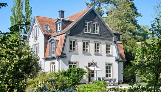 Bild von Rarität am Immobilienmarkt: Exzeptionelles Familienanwesen in traumhaft schöner Villenlage