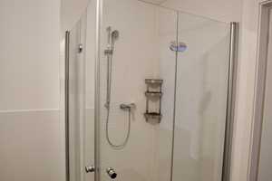 Sonnige 2 ZKB mit top EBK, Wallbox, Duschkabine und Südbalkon in Sendling, München – Konrad-Celtis-Straße 89, 81369 München – Vorschaubild 17