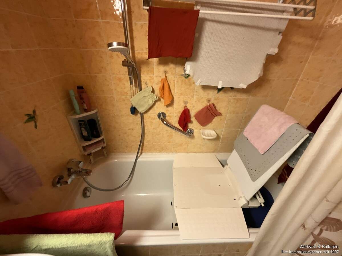 Immobilie in Schwabach - Vermietete 3-Zimmer-Wohnung 
mit Balkon und Garage 
inkl. Traumblick auf Schwabach - Bild 6