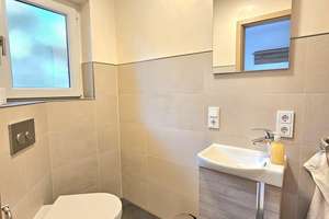 Traumhaft modernes Zweifamilienhaus: Wohnen & Arbeiten | PV, barrierefrei, Garten, Frankfurt 45 Min. – Feldstraße 3, 63628 Bad Soden-Salmünster – Vorschaubild 11