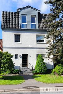 Charmantes Zweifamilienhaus sucht neuen Eigentümer!