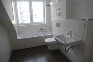 DG-Wohnung mit Süd-Loggia, FBH, SP sowie Bad mit Wanne, Dusche & Fenster! – Anton Flettner Str. 15, 14542 Werder (Havel) – Vorschaubild 3
