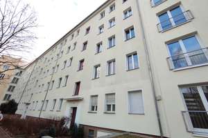 Sonnige Altbauwohnung mit Südbalkon und praktischem Keller – Kontakt: 0172-3261193