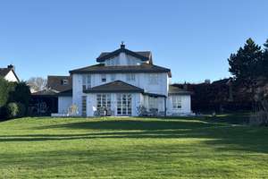Ihr Rückzugsort im Grünen – elegante Villa mit Wellnessbereich – Die vollständige Adresse der Immobilie erhältst du vom Anbieter., 41516 Grevenbroich – Vorschaubild 1