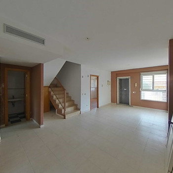Reihenhaus mit Terrasse und großem Potenzial in Godelleta Valencia 118 m² bebaute Fläche auf private