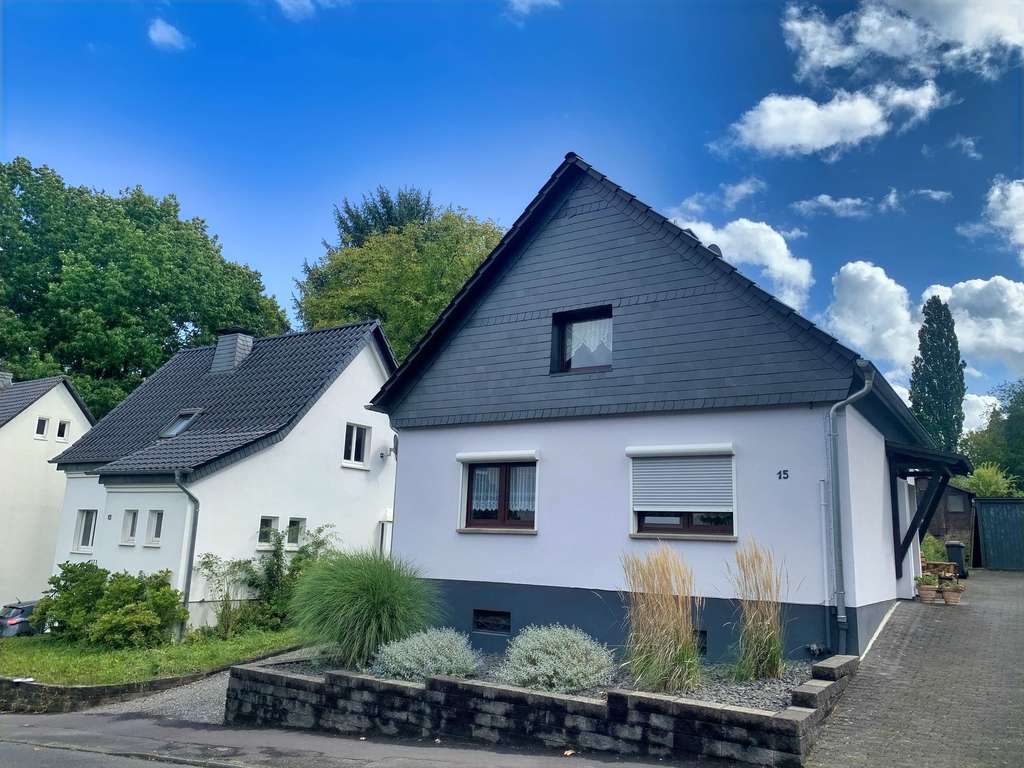 Eitorf - Charmantes Einfamilienhaus mit traumhaftem Grundstück