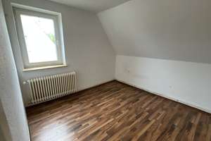 Charmante 2-Zimmer-Dachgeschosswohnung ifrei 17.07. – Salzastraße 43, 26388 Fedderwardergroden, Wilhelmshaven – Vorschaubild 2