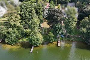 Seeliegenschaft - Herrschaftliche Villa mit ca. 40 Meter direkter Uferlage am Peetzsee – Die vollständige Adresse der Immobilie erhältst du vom Anbieter., 15537 Grünheide (Mark) – Vorschaubild 2