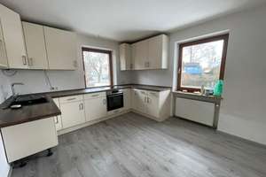 Geräumiges Wohnhaus mit großem Garten und Balkon in Ergolding – Die vollständige Adresse der Immobilie erhältst du vom Anbieter., 84030 Ergolding – Vorschaubild 1
