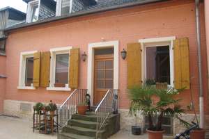 MA-Lindenhof: Charmantes Haus im Haus im ruhigen Hinterhof – 3 ZKB, großer Hof & ausbaufähiges DG