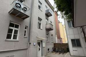 Altbau-Charme pur: 2-Zimmer-Wohnung mit Balkon mitten in Augsburg – kurzfristig bezugsfrei- – Volkhartstraße 18, 86152 Georgs- und Kreuzviertel, Augsburg – Vorschaubild 4
