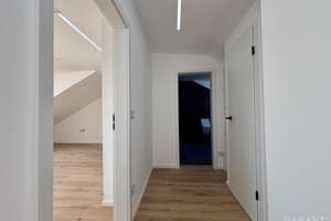 Exklusive Dachgeschoss-Wohnung in Stuttgart-West – Die vollständige Adresse der Immobilie erhältst du vom Anbieter., 70178 Rosenberg, Stuttgart – Vorschaubild 8