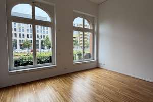 Zentrale 3,5-Raum-Wohnung: Einbauküche und Terrasse