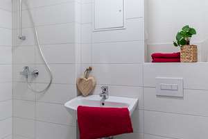 Wohnen in Bad Salzelmen. Frisch sanierte 1-Raum Wohnung im Erdgeschoss mit Dusche und Balkon direkt  – Lindenstraße 34, 39218 Schönebeck (Elbe) – Vorschaubild 6