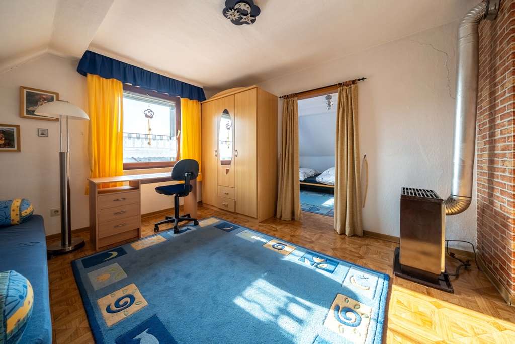 Immobilie in Neustadt - Zweifamilienhaus mit Scheune in guter Lage von Neustadt - Bild 4