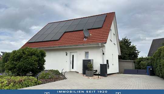 Bild von Energieeffizientes Wohnhaus mit Wärmepumpe, PV-Anlage & Wallbox auf tollem Grundstück