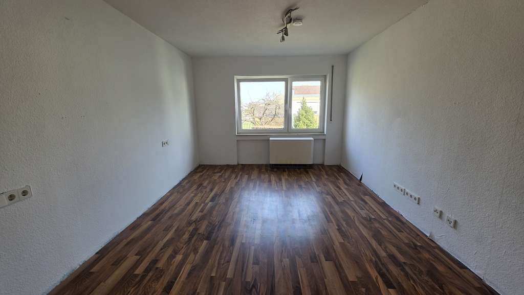 Immobilie in Sachsenheim - Helle 3-Zi-Wohnung mit sonnigem Balkon und Blick ins Grüne in Kleinsachsenheim - Bild 4