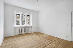 Zehlendorf: Hochwertig sanierte Altbauwohnung mit Südbalkon (provisionsfrei)
