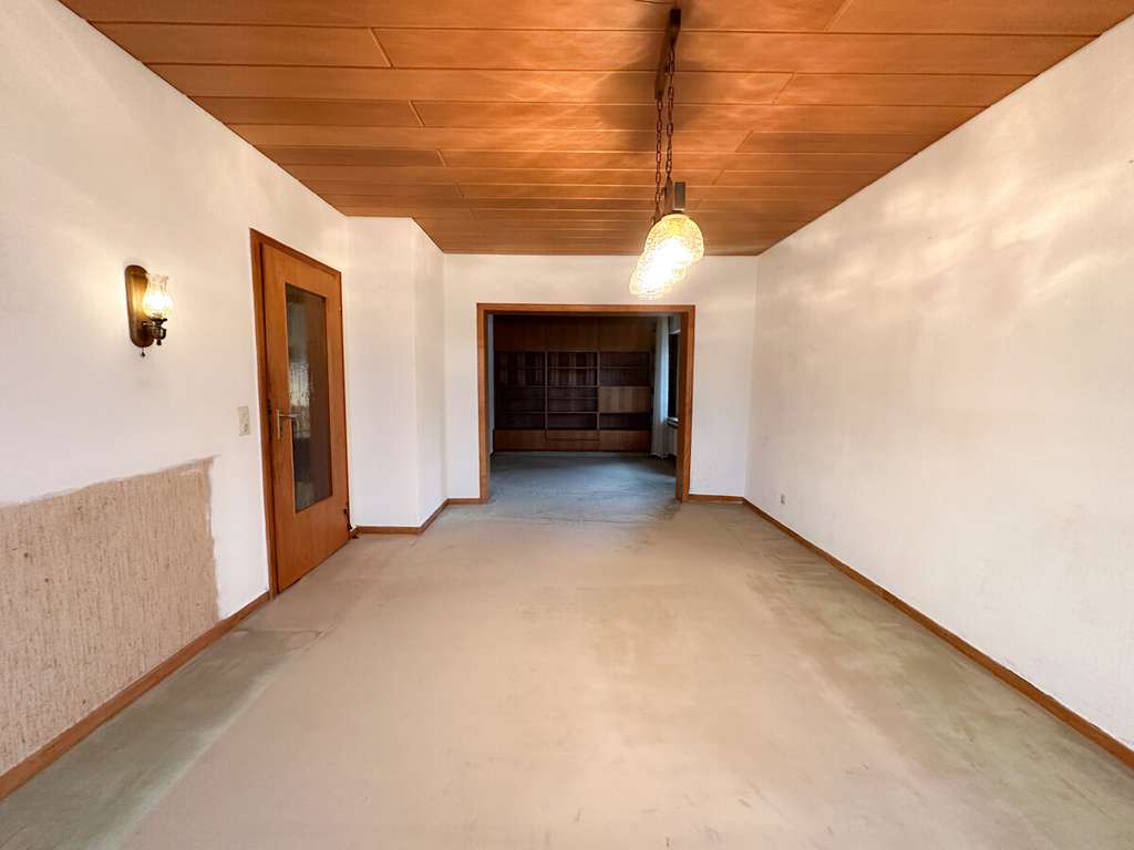 Immobilie in Wipperfürth - Wipperfürth:
Sanierungsbedürftige Doppelhaushälfte mit schönem Garten in zentraler Lage - Bild 1