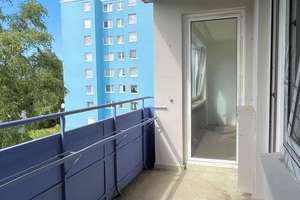 Helle 2-Zimmer-Wohnung mit Loggia, Aufzug in Bremen-Huchting – Robinsbalje 20 – Robinsbalje 20, 28259 Mittelshuchting, Bremen – Vorschaubild 4