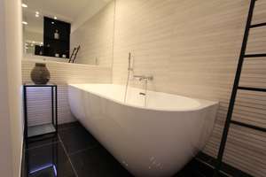 4-Zimmer Luxuswohnung mit Panoramablick bis ins Siebengebirge.Schwimmbad und Sauna im Haus. – Die vollständige Adresse der Immobilie erhältst du vom Anbieter., 53117 Bonn-Castell, Bonn – Vorschaubild 9