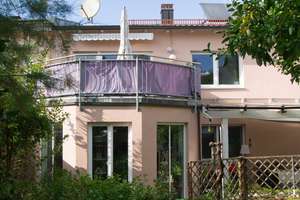Doppelhaushälfte mit zwei Wohnungen, Garage und Garten in Landshut-Achdorf - von privat, kein Makler – Die vollständige Adresse der Immobilie erhältst du vom Anbieter., 84036 Achdorf, Landshut – Vorschaubild 1