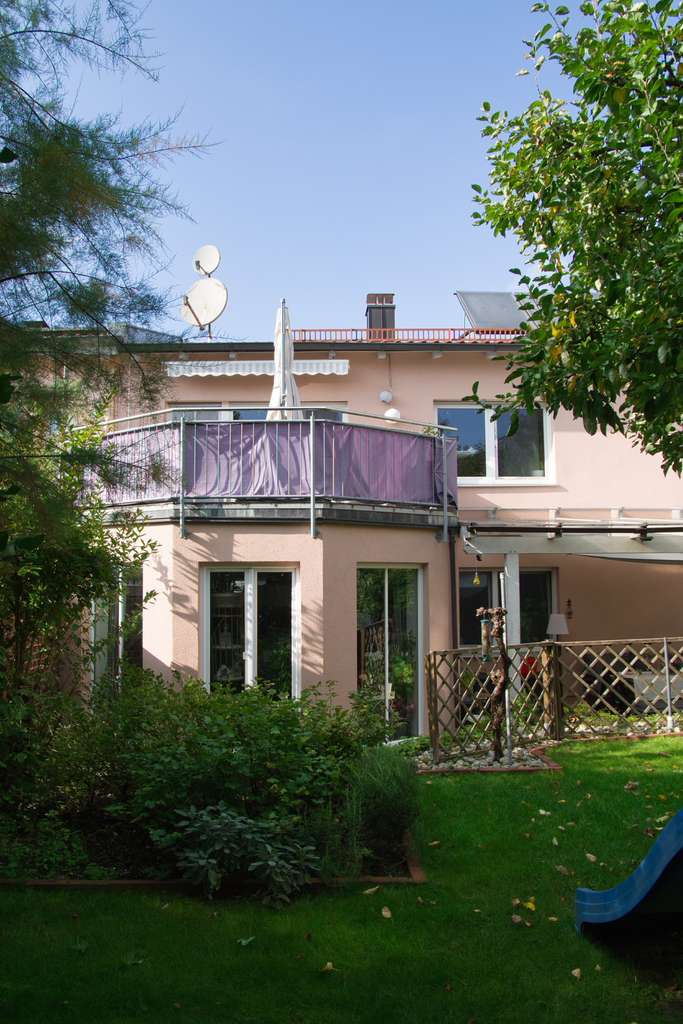 Doppelhaushälfte mit zwei Wohnungen, Garage und Garten in Landshut-Achdorf - von privat, kein Makler