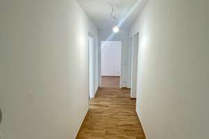 Heller Balkon mit grüner Aussicht in 3 Zimmern in München – Deisenhofener Straße – Deisenhofener Straße 110A, 81539 Obergiesing, München – Vorschaubild 4