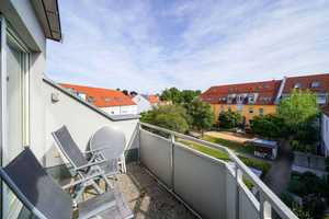 Charmante Dachgeschosswohnung in gepflegter Wohnanlage – Nürnberg – Vorschaubild 2