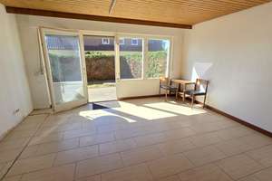 Schnuckeliges Reihenmittelhaus mit Terrasse und Garten in Ortsrandlage sucht neue Familie! – Die vollständige Adresse der Immobilie erhältst du vom Anbieter., 71272 Renningen – Vorschaubild 2