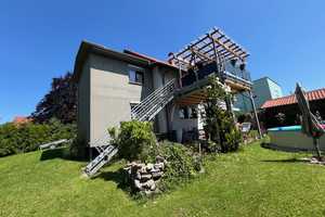 Schönes Zweifamilienhaus mit großem Grundstück