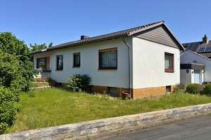 Wohnen mit Bungalow-Charakter: gepflegtes Haus in ruhiger Braunschweiger Lage.
