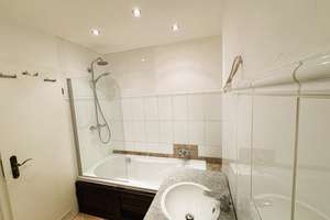 Absolute Ruhelage am Grünzug / Großzügige 3–4-Zi.-Wohnung / Südbalkon / Hobbyraum / Einzelgarage – Milbertshofenerstr. 57 B, 80807 Milbertshofen, München – Vorschaubild 12