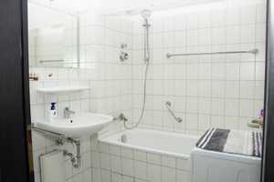 Wohnung mit Parkett und Balkon - großer grüner Innenhof - Einbauküche möglich – Further Straße 16, 9113 Chemnitz – Vorschaubild 16