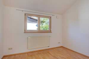 ROGERS: Helles Reihenhaus mit sichtbaren Holzbalken und Garten – Fürstenfeldbruck (Kreis) – Vorschaubild 6