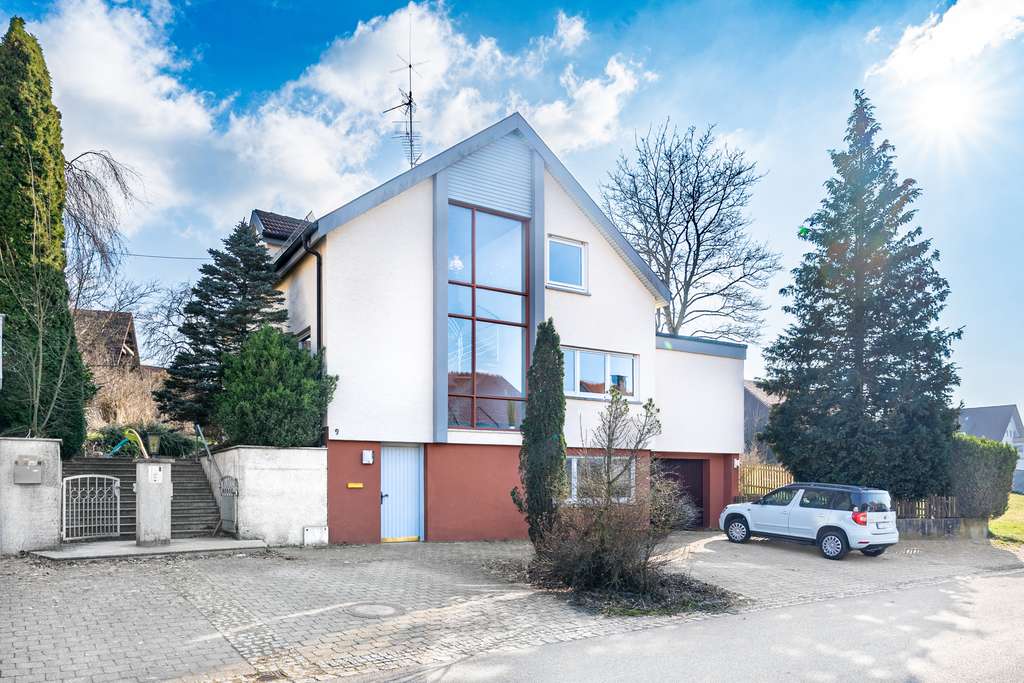 Immobilie in Leutkirch im Allgäu - ARCHITEKTENHAUS - Charmantes Anwesen mit individuellen Merkmalen auf großem Grund in Leutkirch - Bild 1